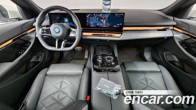 BMW 5 Series 2025 — Şəkil 31/35