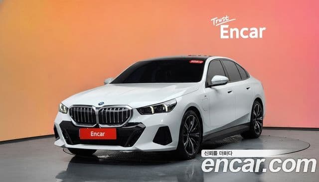 BMW 5 Series 2025 — Şəkil 9/35
