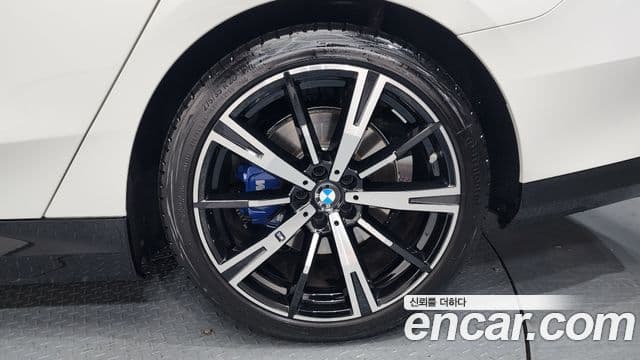 BMW 5 Series 2025 — Şəkil 13/35