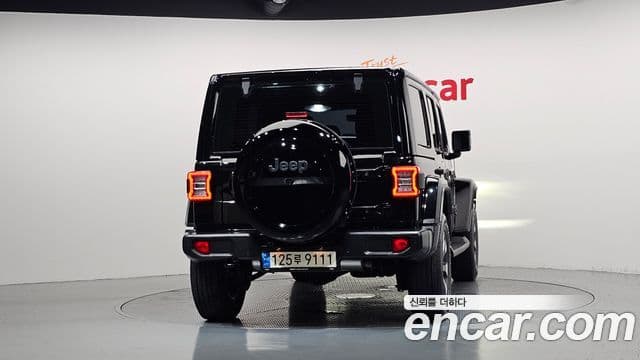 Jeep Wrangler 2021 — ფოტო 10/20