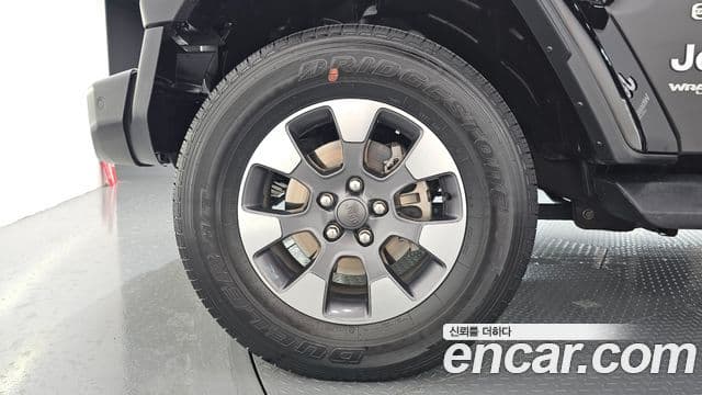 Jeep Wrangler 2021 — ფოტო 16/20