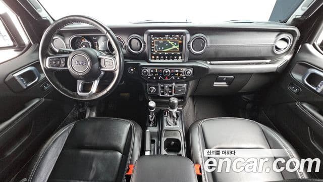 Jeep Wrangler 2021 — ფოტო 6/20
