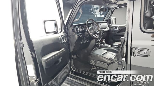 Jeep Wrangler 2021 — ფოტო 9/20