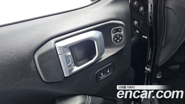 Jeep Wrangler 2021 — ფოტო 8/20