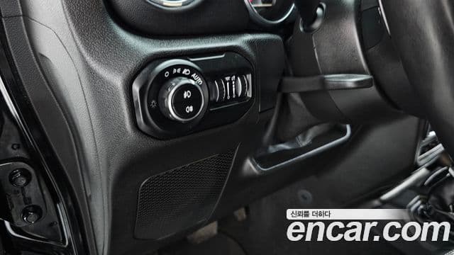 Jeep Wrangler 2021 — ფოტო 20/20