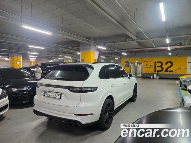 Porsche Cayenne 2019 — ფოტო 3/20