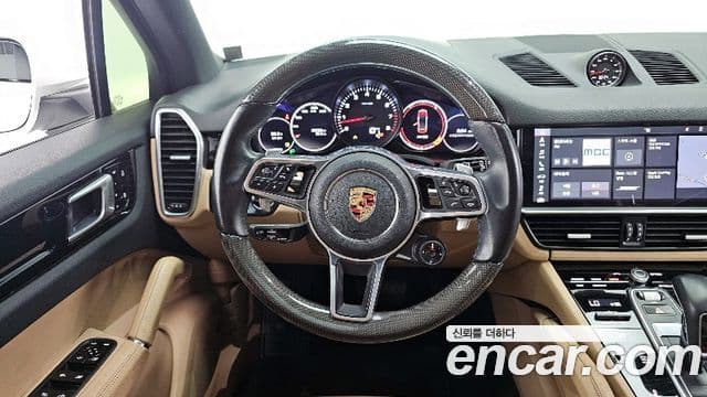 Porsche Cayenne 2019 — ფოტო 8/20