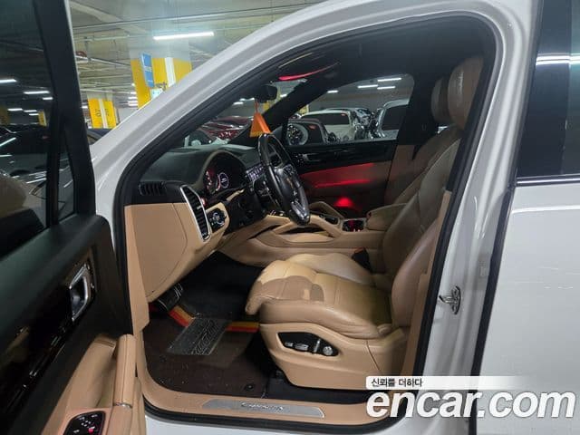 Porsche Cayenne 2019 — фото 11 из 20