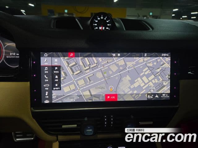 Porsche Cayenne 2019 — ფოტო 14/20