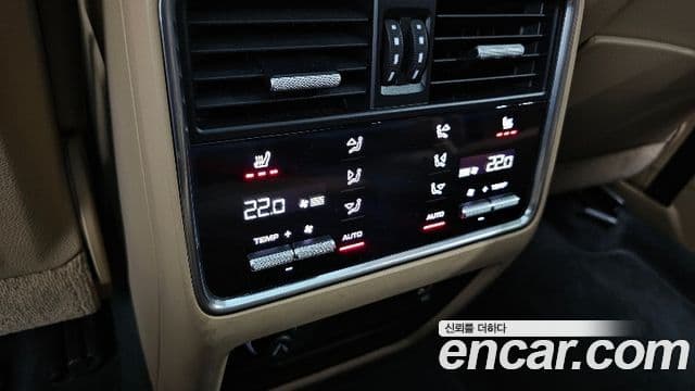 Porsche Cayenne 2019 — ფოტო 16/20