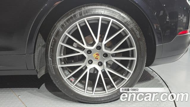 Porsche Cayenne 2022 — Photo 4/36