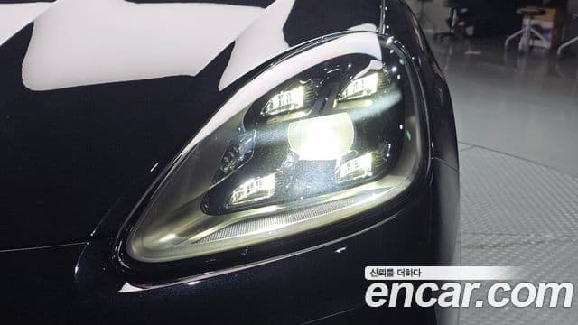 Porsche Cayenne 2022 — Photo 2/36