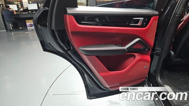 Porsche Cayenne 2022 — Photo 24/36