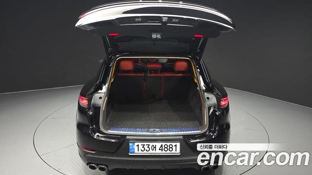 Porsche Cayenne 2022 — Photo 32/36