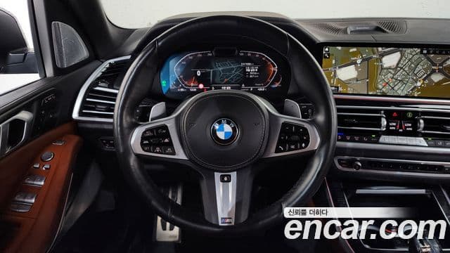 BMW X7 2022 — ფოტო 13/20