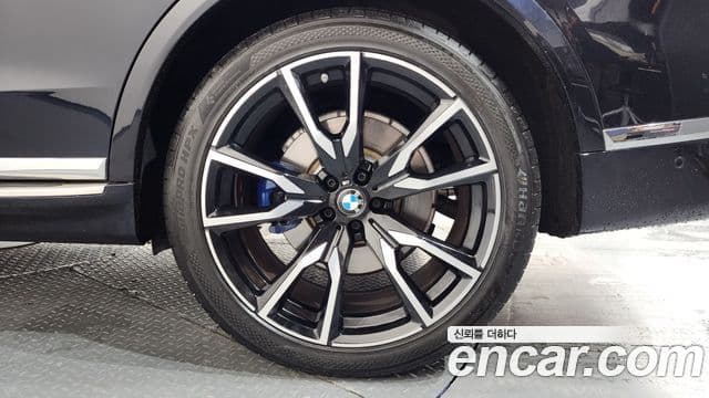 BMW X7 2022 — Photo 33/37