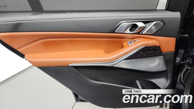 BMW X7 2022 — Photo 32/37