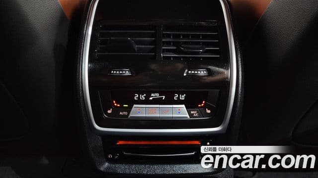 BMW X7 2022 — Photo 18/37