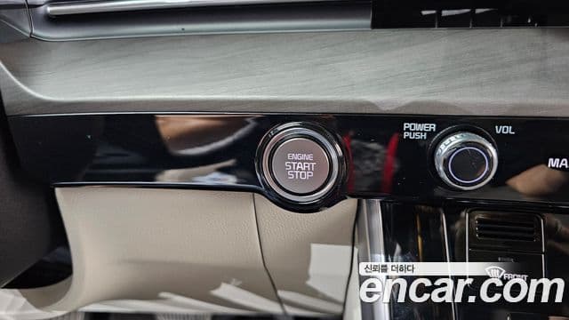 Kia Carnival 2020 — ფოტო 17/20
