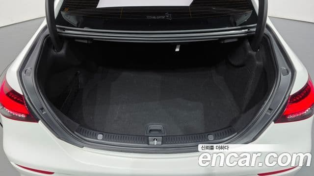 Mercedes-Benz E-Class 2023 — ფოტო 18/20