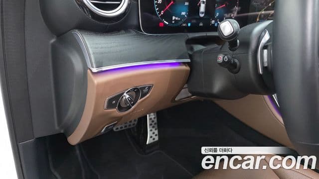 Mercedes-Benz E-Class 2023 — ფოტო 20/20