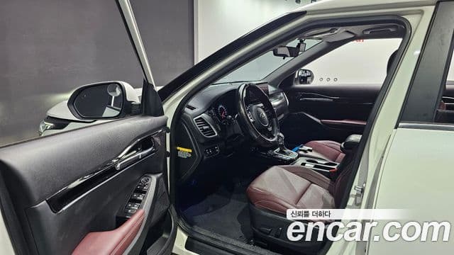 Kia Seltos 2019 — фото 9 из 20