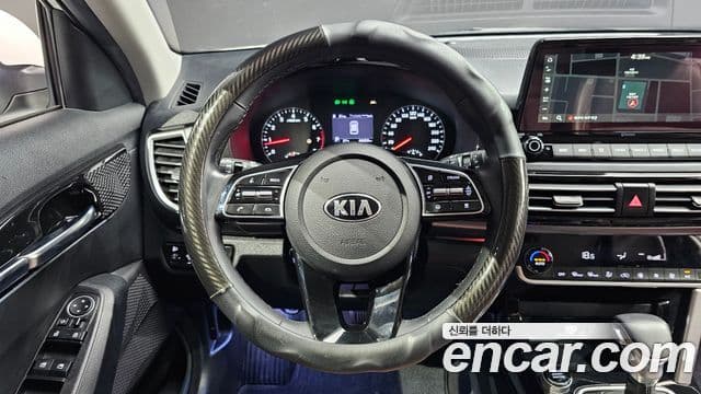 Kia Seltos 2019 — фото 12 из 20