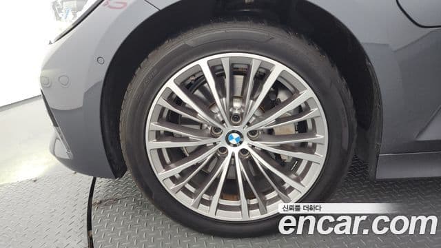 BMW 3 Series 2021 — ფოტო 5/20