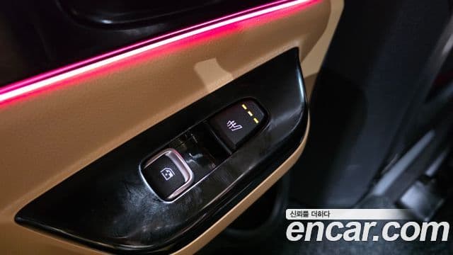 Kia Carnival 2020 — ფოტო 19/20