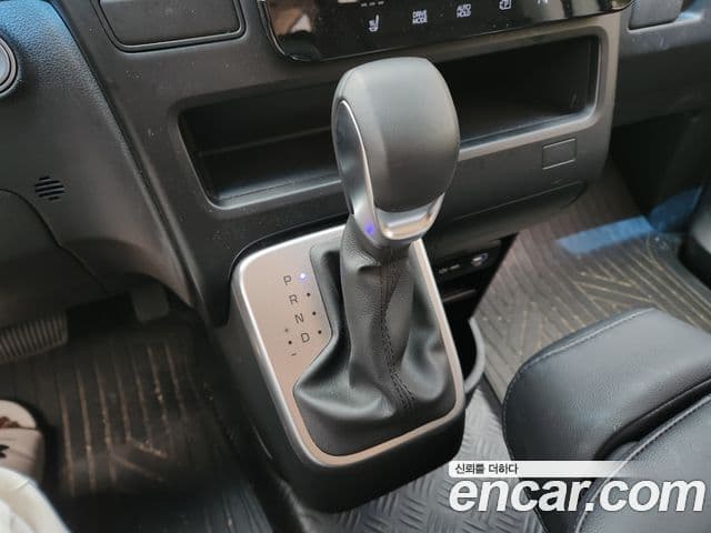 Hyundai Staria 2025 — фото 9 из 20