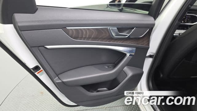 Audi A6 2021 — ფოტო 14/33
