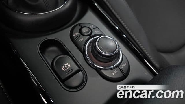 Mini Cooper Clubman 2021 — Photo 31/36