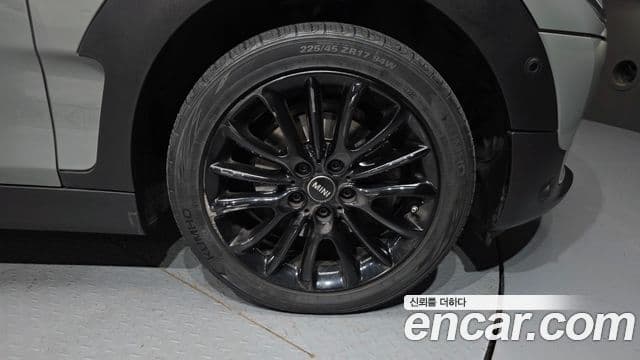 Mini Cooper Clubman 2021 — Photo 17/36