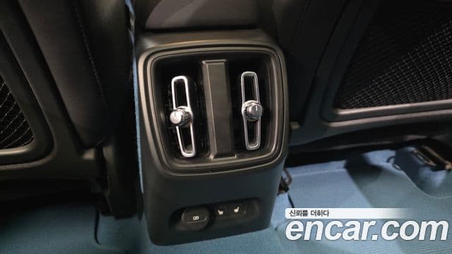 Volvo C40 Recharge 2022 — ფოტო 28/30