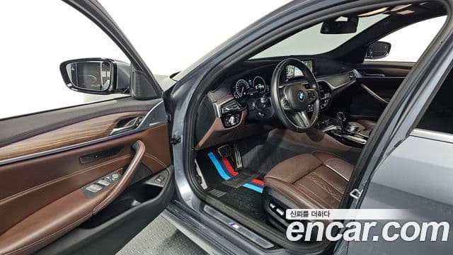 BMW 5 Series 2019 — Şəkil 10/20