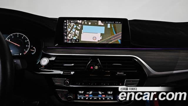 BMW 5 Series 2019 — Şəkil 12/20