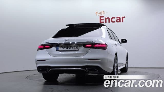 Mercedes-Benz E-Class 2021 — ფოტო 4/20