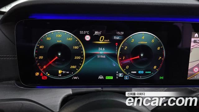 Mercedes-Benz E-Class 2021 — ფოტო 8/20
