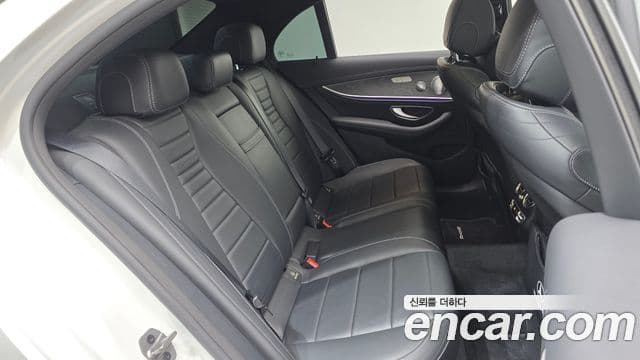 Mercedes-Benz E-Class 2021 — ფოტო 11/20