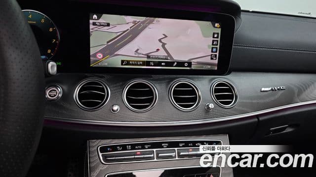 Mercedes-Benz E-Class 2021 — ფოტო 14/20