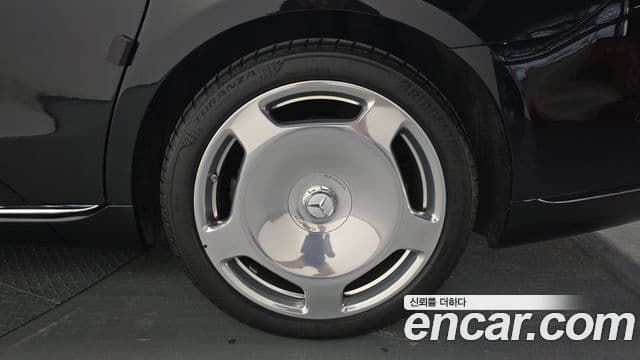 Mercedes-Benz S-Class 2023 — Photo 17/37