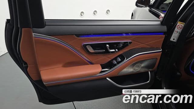 Mercedes-Benz S-Class 2023 — Photo 26/37