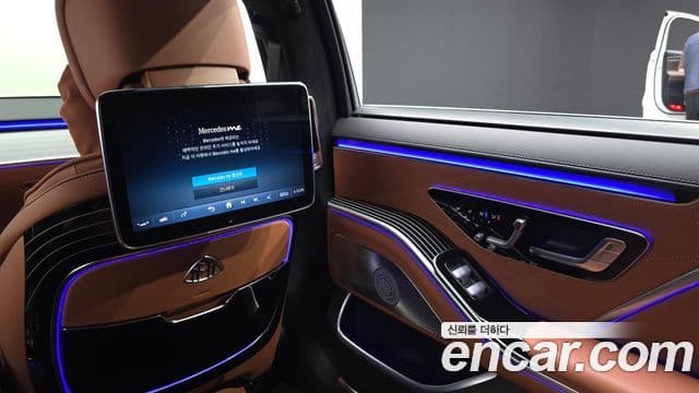 Mercedes-Benz S-Class 2023 — Photo 10/37