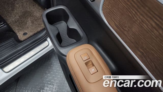 Hyundai Santa Fe 2024 — ფოტო 19/20