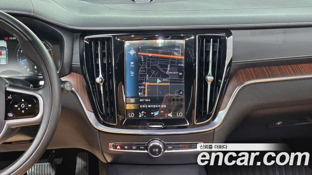 Volvo V60 Cross Country 2020 — фото 18 из 20