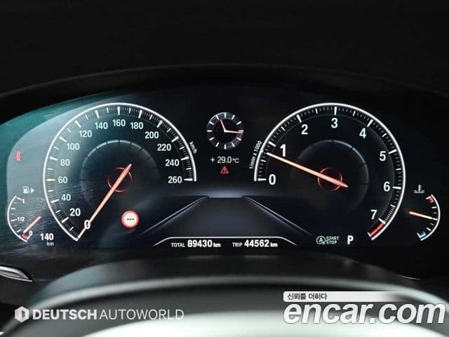 BMW 5 Series 2019 — ფოტო 6/20