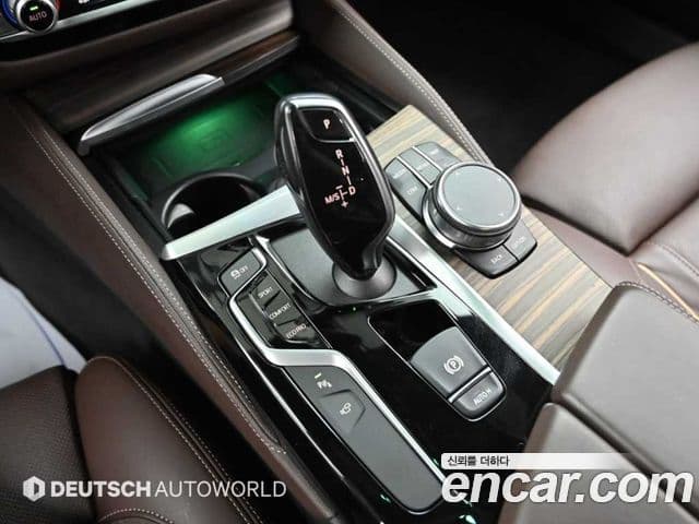 BMW 5 Series 2019 — ფოტო 7/20