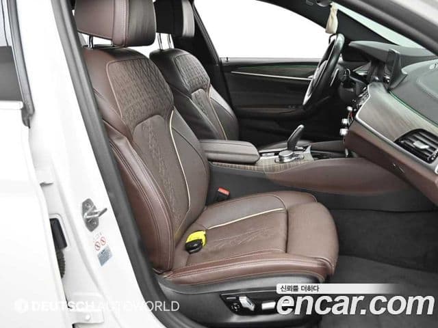 BMW 5 Series 2019 — ფოტო 8/20