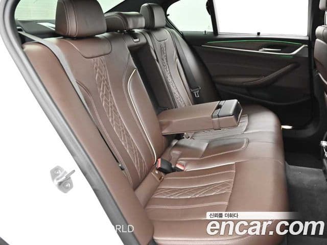 BMW 5 Series 2019 — ფოტო 12/20