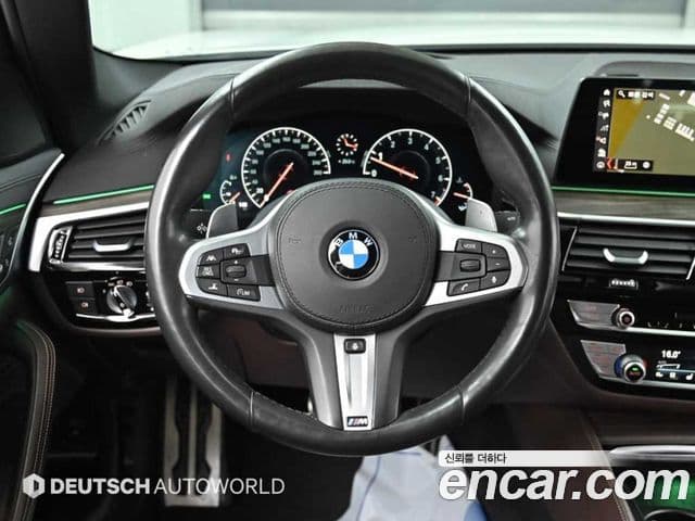 BMW 5 Series 2019 — фото 13 из 20